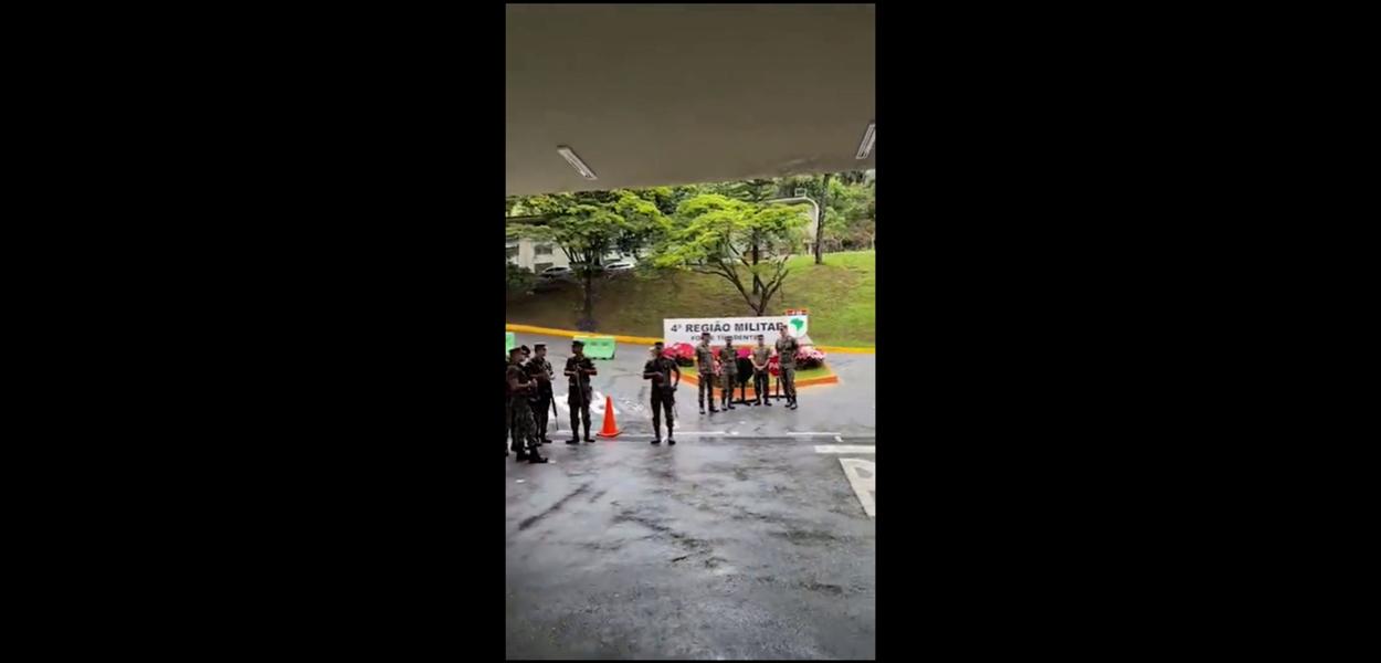 (Foto: Reprodução/Twitter/@delucca)