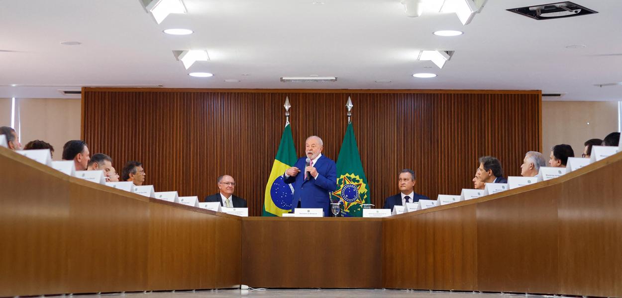 Lula em reunião ministerial