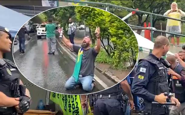 Policiais e apoiadores de Jair Bolsonaro em Belo Horizonte (MG)