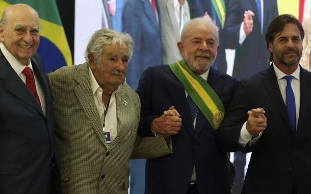 Presidente Lula desfila no Rolls-Royce acompanhado da primeira-dama Janja, do vice-presidente Geraldo Alkmin e Lu Alkmin