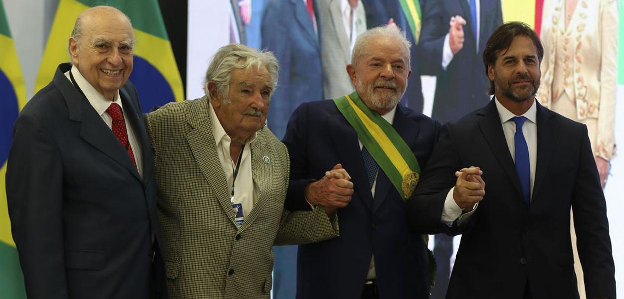 Presidente Lula desfila no Rolls-Royce acompanhado da primeira-dama Janja, do vice-presidente Geraldo Alkmin e Lu Alkmin