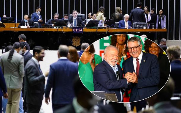 Parte interna da Câmara dos Deputados, Luiz Inácio Lula da Silva (barba branca, no círculo) e Alexandre Padilha