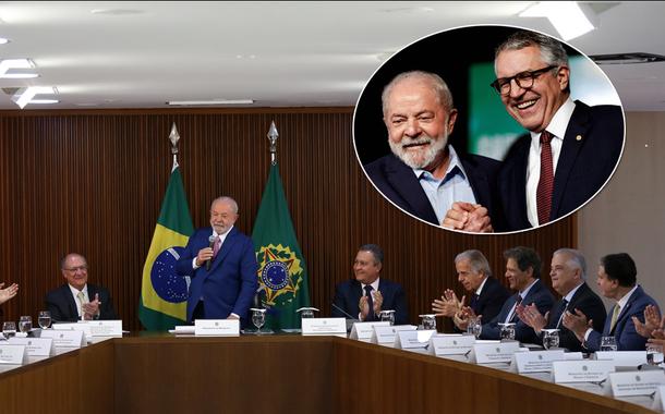 Reunião ministerial, Luiz Inácio Lula da Silva (no círculo) e Alexandre Padilha, do PT-SP (de óculos, no círculo)