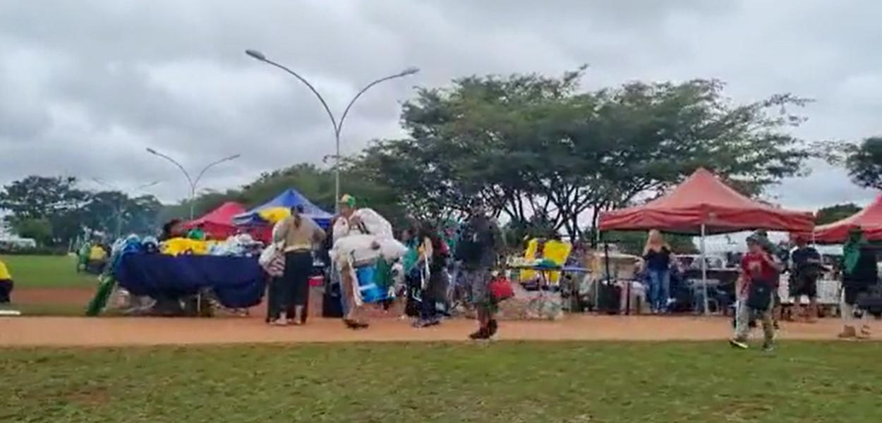 Bolsonaristas acampados em frente ao QG do Exército