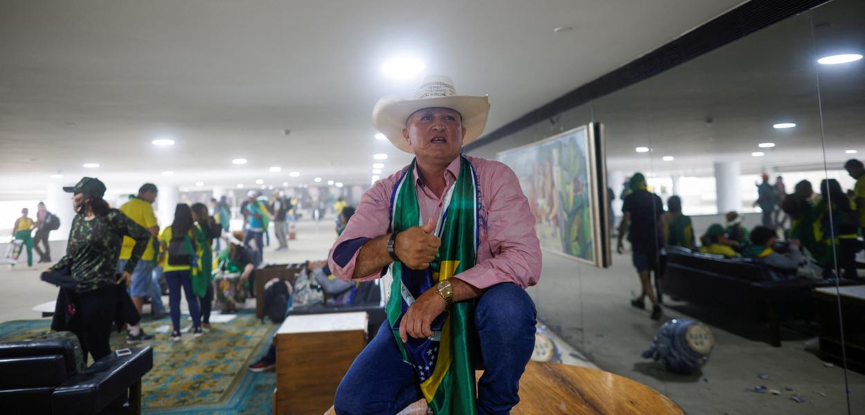 Manifestantes bolsonaristas dentro do Planalto - 08/01/2023