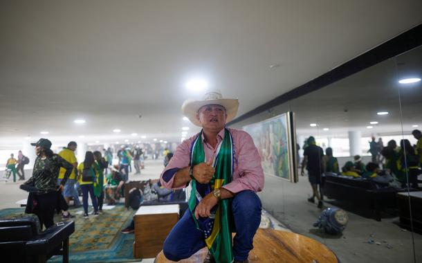 Manifestantes bolsonaristas dentro do Planalto - 08/01/2023