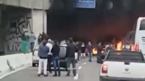 Bolsonarista ateiam fogo em entulhos e pneus na Marginal Tietê, São Paulo