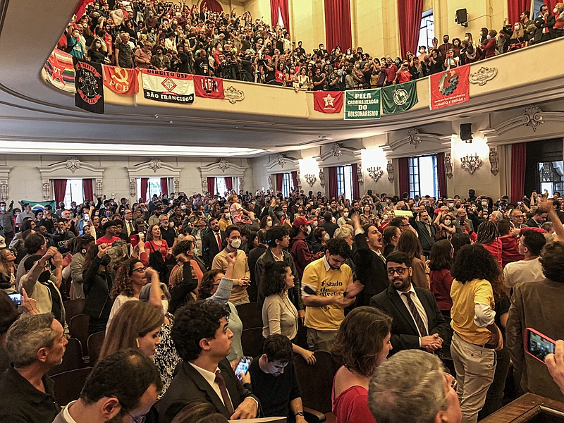 Ato pela democracia lotou o salão nobre da Faculdade de Direito da Universidade de São Paulo (USP)