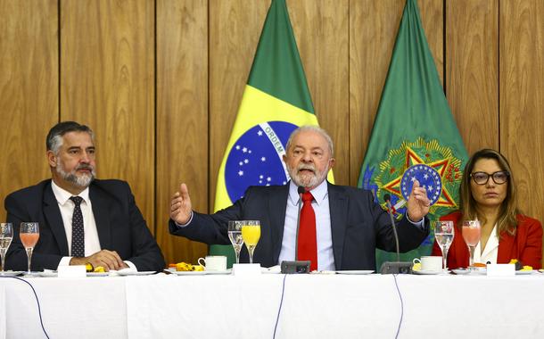 O presidente Luiz Inácio Lula da Silva e a primeira-dama, Janja da Silva, durante café da manhã com jornalistas setoristas, no Palácio do Planalto.