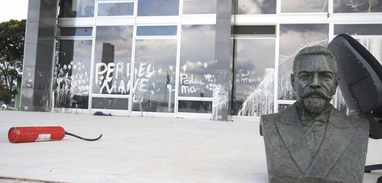 Palácio do Supremo Tribunal Federal destruído, após distúrbios antidemocráticos no ultimo domingo 