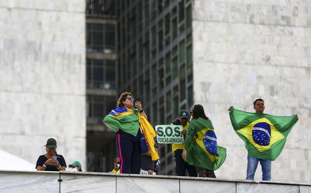 Manifestantes invadem Congresso, STF e Palácio do Planalto