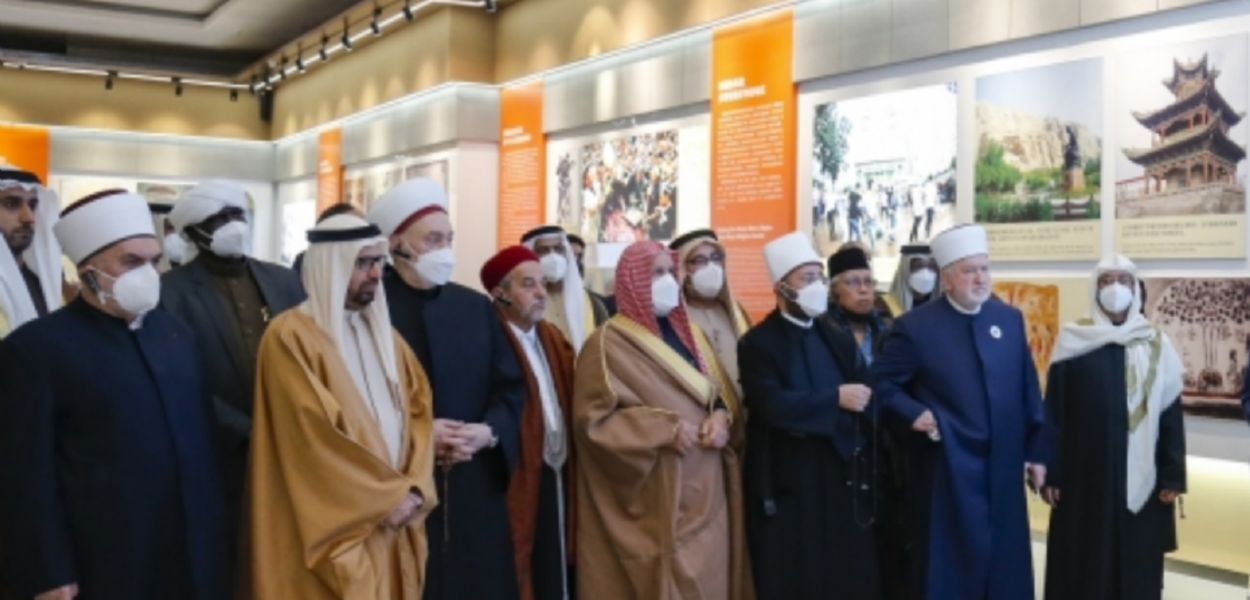 Personalidades religiosas e estudiosos islâmicos visitam Xinjiang