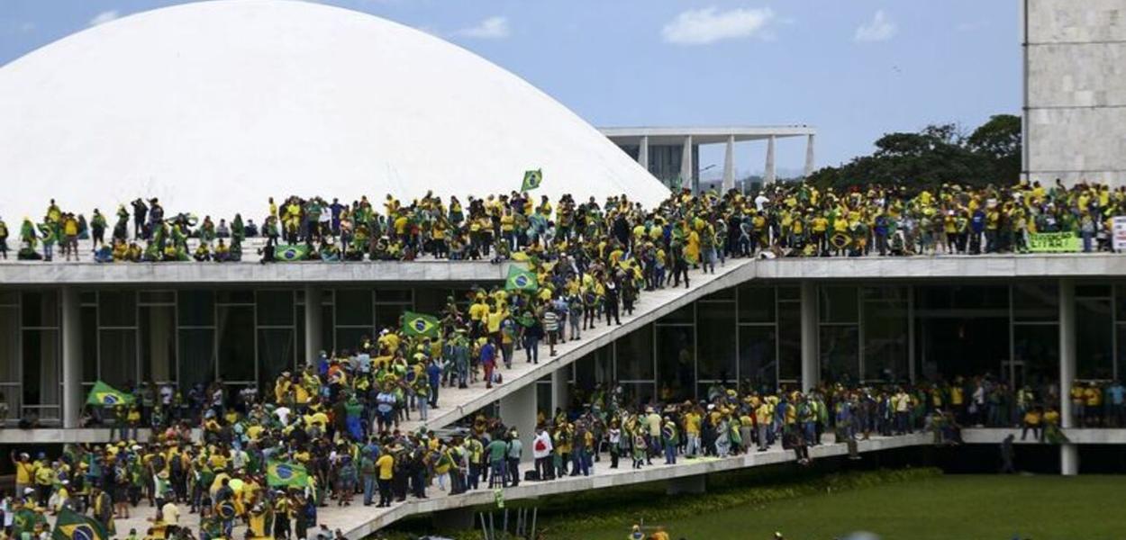 Bolsonaristas invadem sedes dos Três Poderes em Brasília