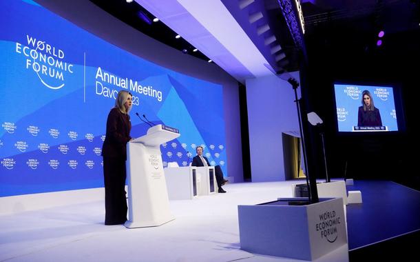 Primeira-dama da Ucrânia, Olena Zelenska, discursa no Fórum Econômico Mundial, em Davos 
17/01/2023
REUTERS/Arnd Wiegmann