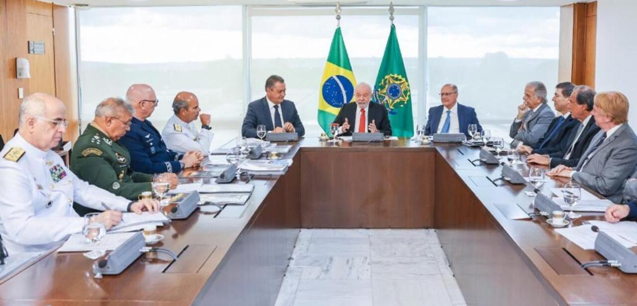 Reunião entre Luiz Inácio Lula da Silva, comandantes das Forças Armadas e outros ministros