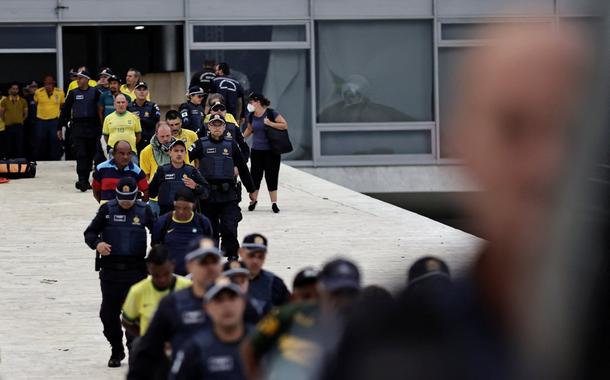 Bolsonaristas radicais são detidos após invadirem o Palácio do Planalto