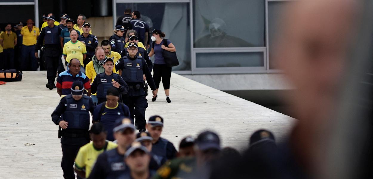 Bolsonaristas radicais são detidos após invadirem o Palácio do Planalto