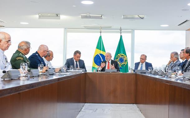 Presidente Lula se reúne com chefes das Forças Armadas