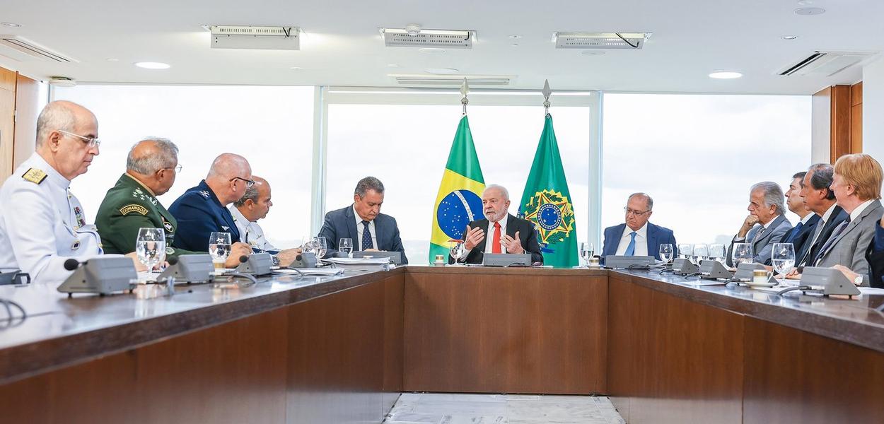 Presidente Lula se reúne com chefes das Forças Armadas