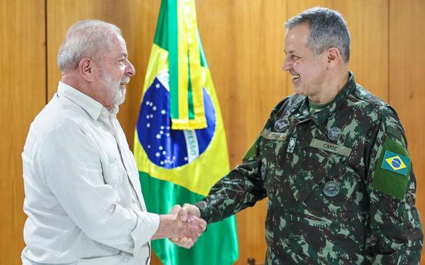 Lula e General Tomás Miguel Ribeiro Paiva