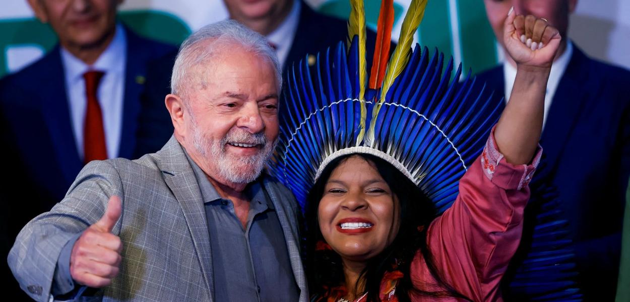 Luiz Inácio Lula da Silva e ministra dos Povos Indígenas, Sonia Guajajara