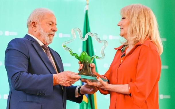 Presidente Lula recebe homenagem da prefeita de Montevidéu, Carolina Cosse