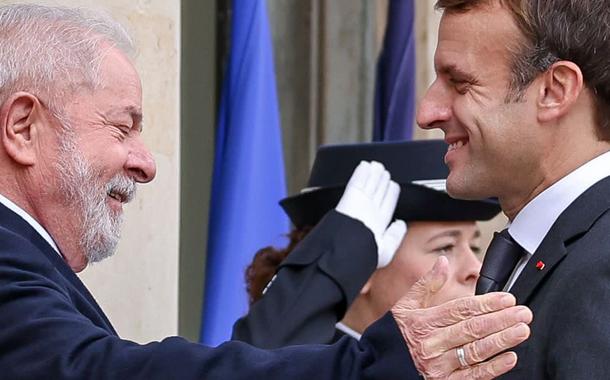 Luiz Inácio Lula da Silva (à esq.) e Emmanuel Macron