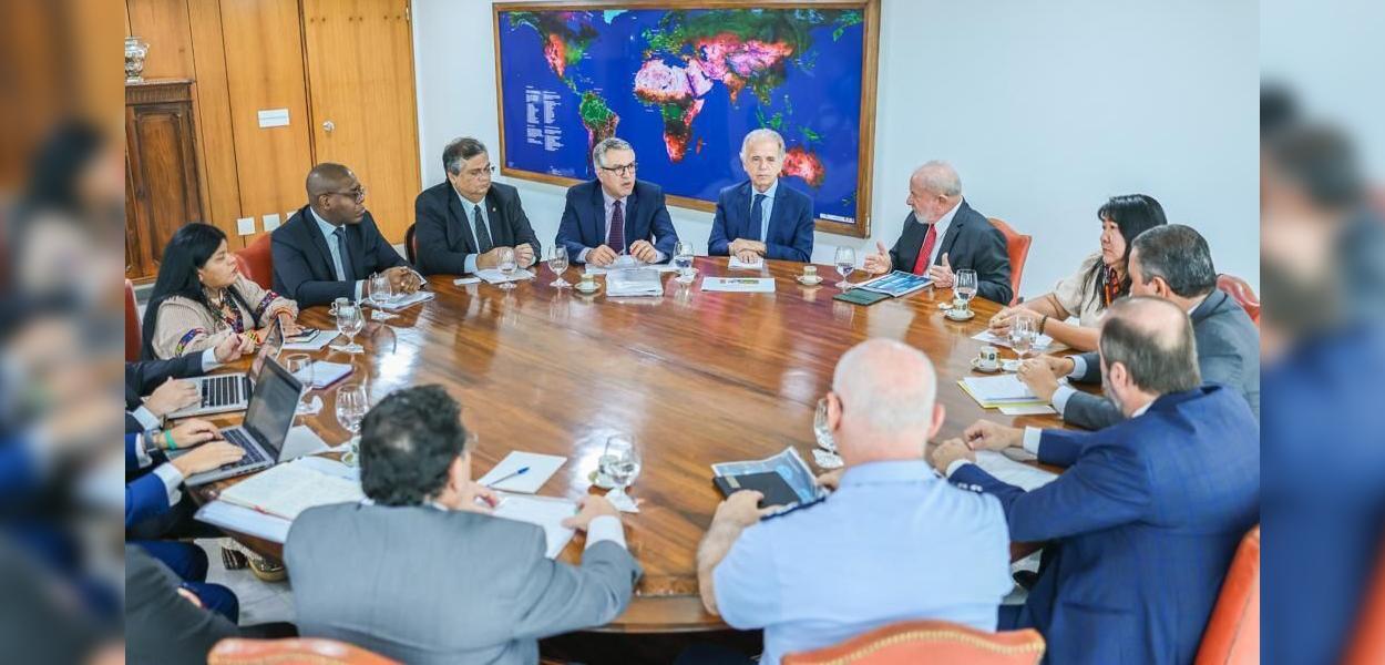 Presidente Lula se reúne com ministros