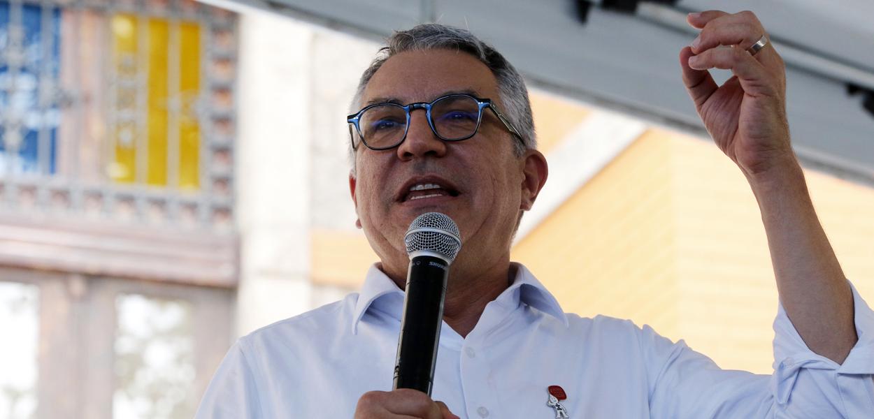 O ministro das Relações Institucionais, Alexandre Padilha, inaugura o Super Centro Carioca de Vacinação, no Hospital Municipal Rocha Maia, em Botafogo.