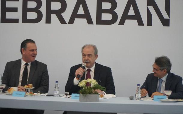 Aloizio Mercadante durante encontro da Febraban