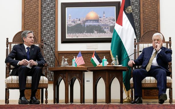 O secretário de Estado dos EUA, Antony Blinken, se reúne com o líder palestino, Mahmoud Abbas, em Ramallah, na Cisjordânia ocupada por Israel, em 31 de janeiro de 2023