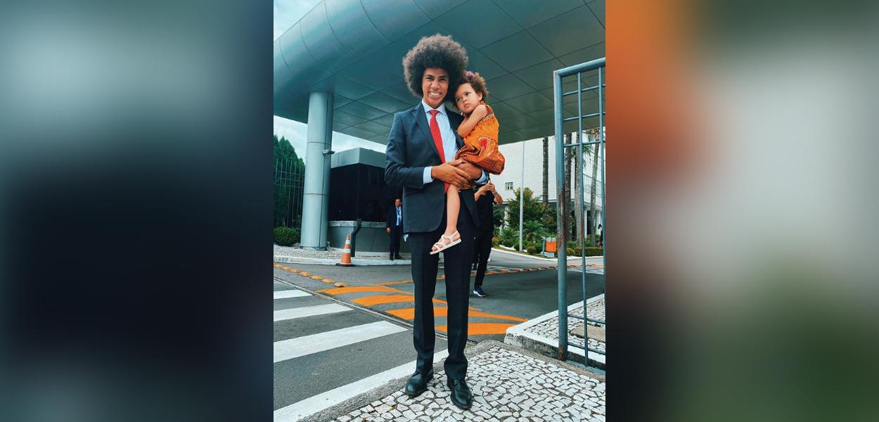 Renato Freitas e sua filha Aurora