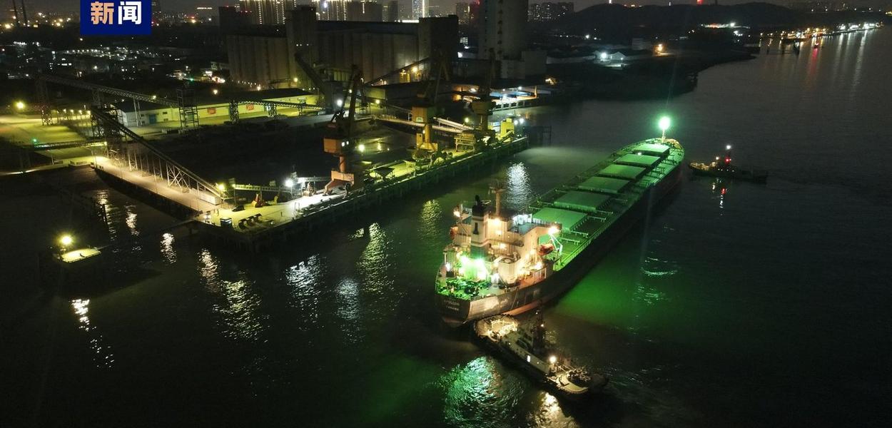 Navio transportando milho brasileiro chega no Rio Yangtzé