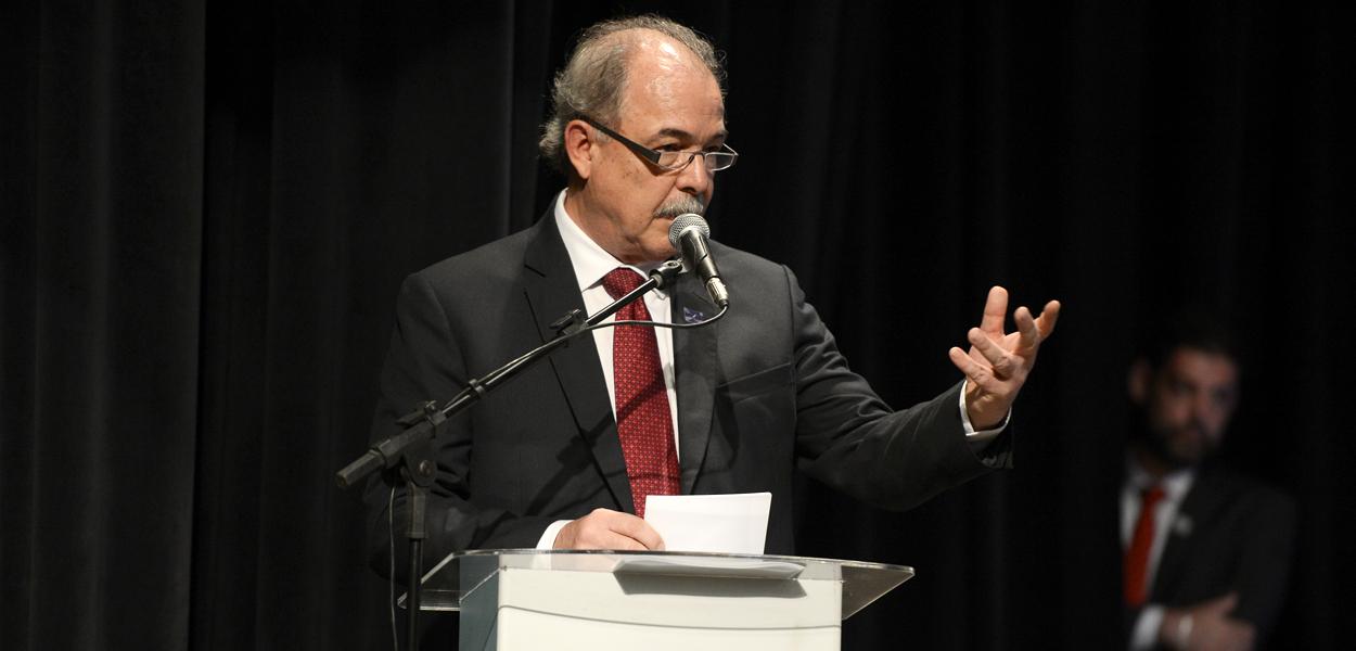 O presidente do BNDES, Aloizio Mercadante, durante discurso de sua posse, no Rio de Janeiro.