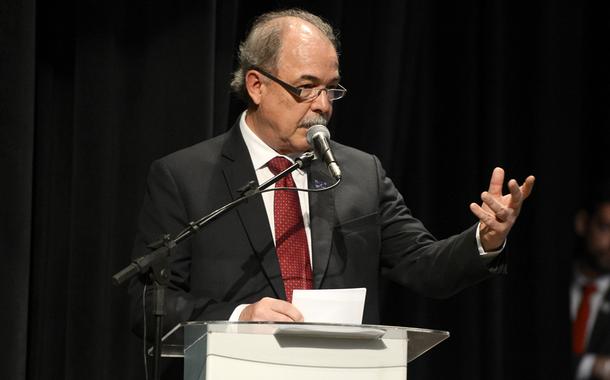 O presidente do BNDES, Aloizio Mercadante, durante discurso de sua posse, no Rio de Janeiro.