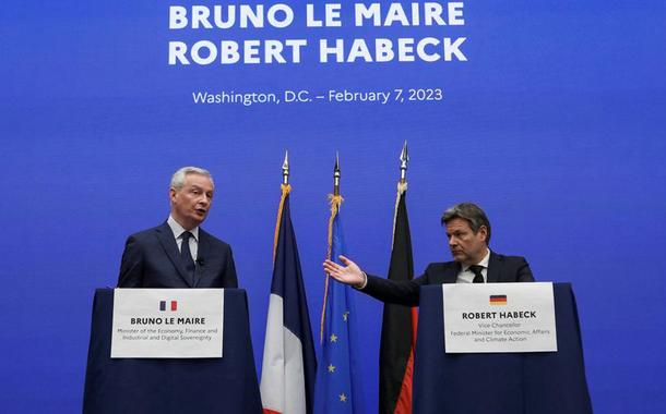 O ministro da Economia da Alemanha, Robert Habeck, e o ministro da Economia, Finanças, Indústria e Segurança Digital da França, Bruno Le Maire, realizam uma coletiva de imprensa conjunta em Washington, EUA, em 7 de fevereiro de 2023