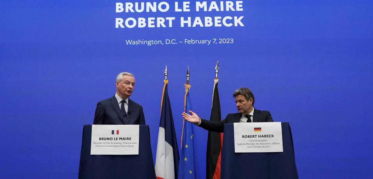 O ministro da Economia da Alemanha, Robert Habeck, e o ministro da Economia, Finanças, Indústria e Segurança Digital da França, Bruno Le Maire, realizam uma coletiva de imprensa conjunta em Washington, EUA, em 7 de fevereiro de 2023
