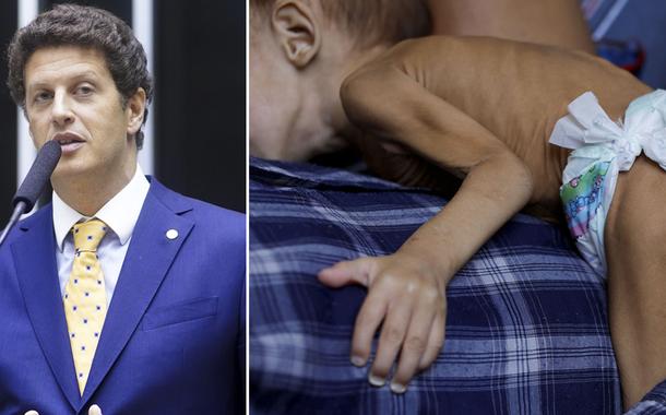 Ricardo Salles e indígena yanomami carrega seu filho de quatro anos que recebe cuidados médicos para desnutrição em Boa Vista