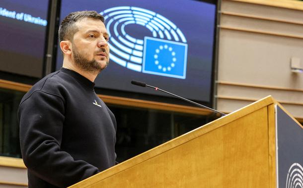 Presidente da Ucrânia, Volodymyr Zelensky, discursa no Parlamento Europeu em Bruxelas09/02/2023 Alain Rolland/União Europeia 2023/Divulgação via REUTERS