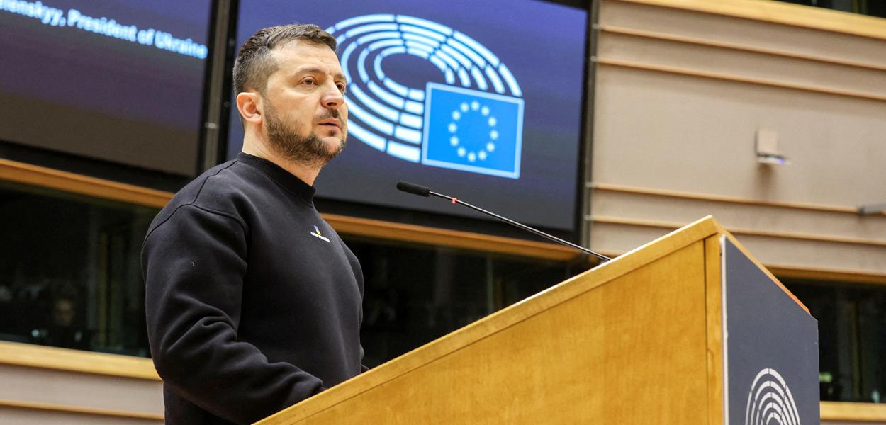 Presidente da Ucrânia, Volodymyr Zelensky, discursa no Parlamento Europeu em Bruxelas09/02/2023 Alain Rolland/União Europeia 2023/Divulgação via REUTERS