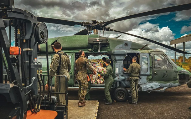 Força Aérea Brasileira durante entrega de alimentos na Operação Yanomami na última terça-feira (7)