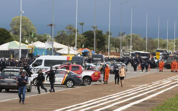 Acampamento de golpistas no QG de Brasília