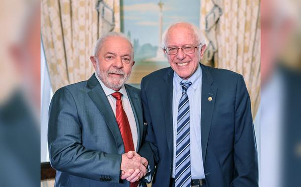 Luiz Inácio Lula da Silva (à esq.) e o senador Bernie Sanders em Washington (EUA)