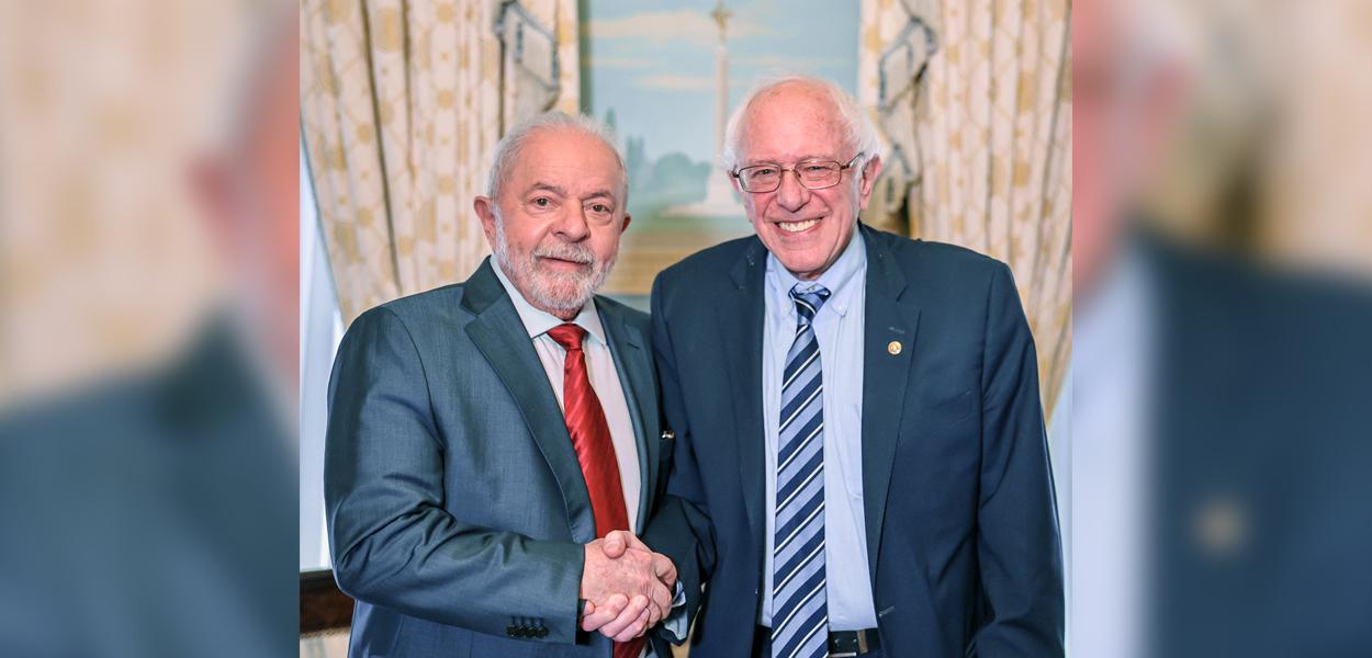Luiz Inácio Lula da Silva (à esq.) e o senador Bernie Sanders em Washington (EUA)
