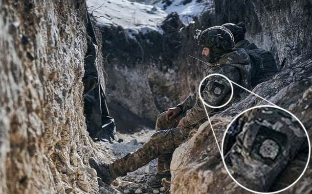 Soldado ucraniano com símbolo nazista