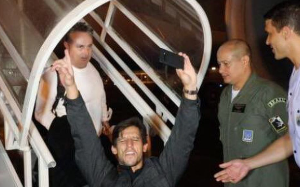 Desembarque do voo da FAB