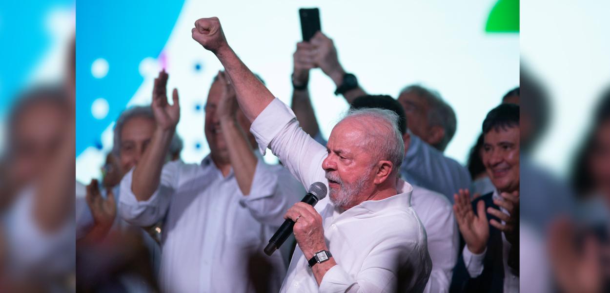 O presidente Luiz Inácio Lula da Silva, discursa durante o lançamento do novo programa Minha Casa, Minha Vida, em Santo Amaro (BA). 14/02/2023