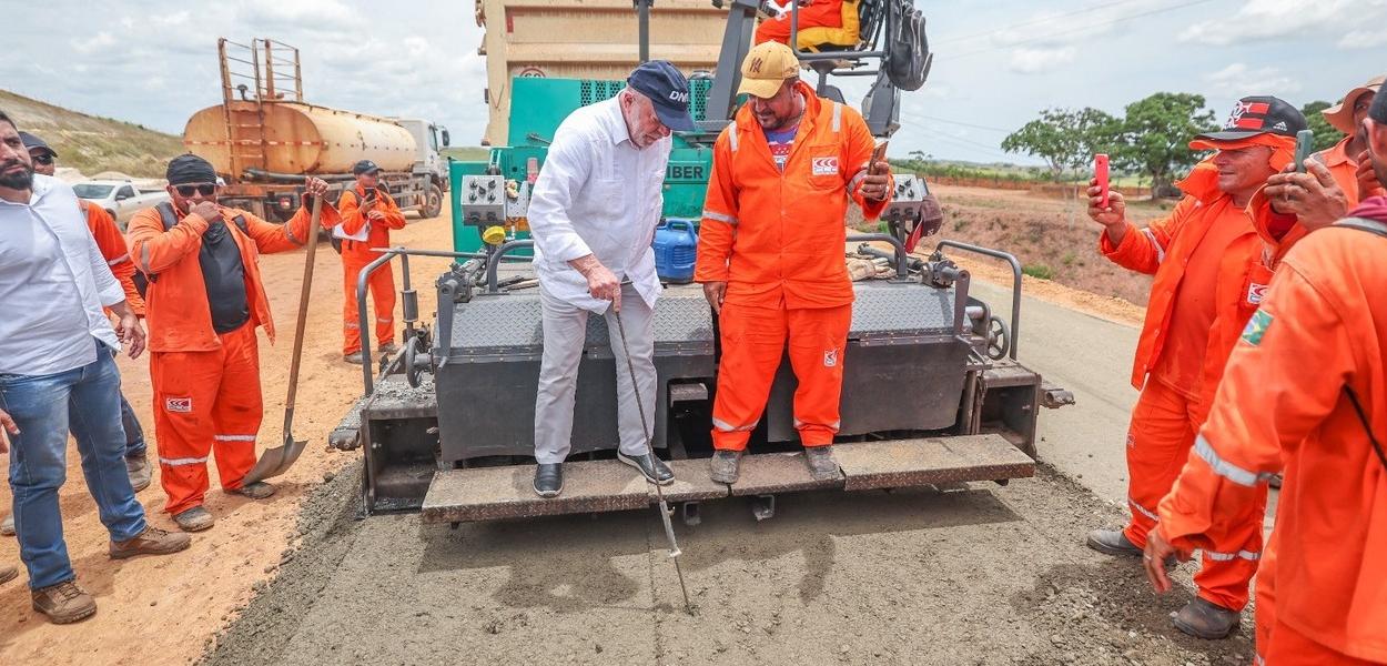 Luiz Inácio Lula da Silva em Maruim, Sergipe, durante cerimônia alusiva à retomada das obras de duplicação da BR-101/SE