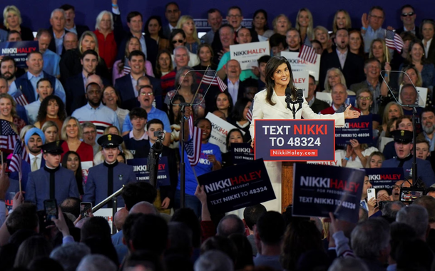 A ex-governadora da Carolina do Sul e ex-embaixadora dos EUA na ONU Nikki Haley anuncia sua candidatura à indicação presidencial republicana de 2024 em um evento de campanha em Charleston, Carolina do Sul, EUA, em 15 de fevereiro de 2023