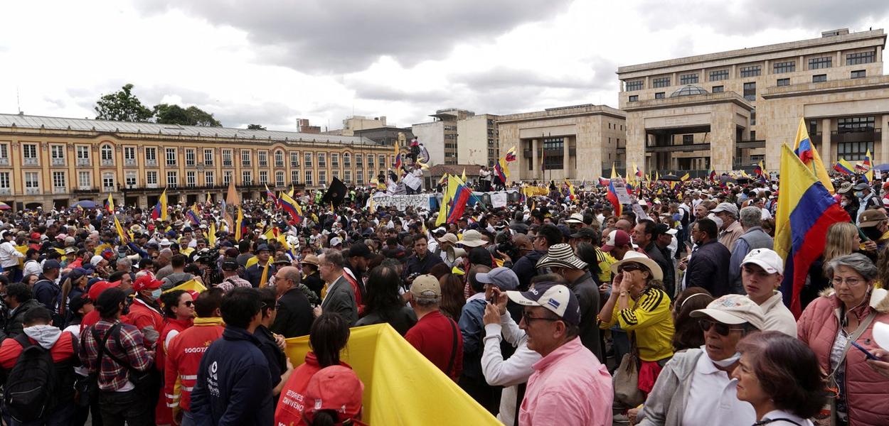 Manifestantes protestam contra propostas de reformas do presidente colombiano, Gustavo Petro 
15/02/2023
REUTERS/Nathalia Angarita